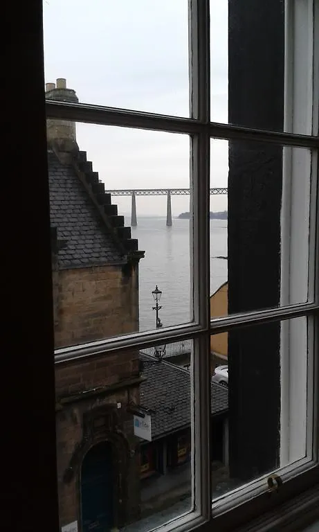 Crawsteps Apartment South Queensferry