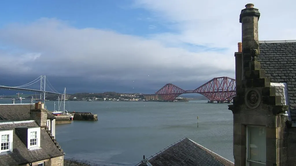 Crawsteps Apartment South Queensferry
