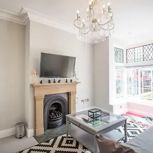  Apartment The Retreat - 4bdr Family In The Heart Of United Kingdom